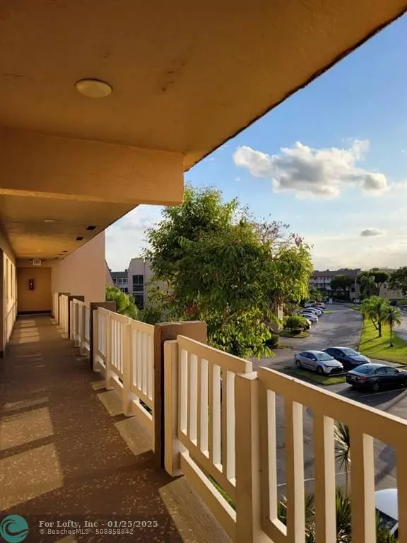 Sunrise, FL 33322,9241 Sunrise Lakes Blvd  #309