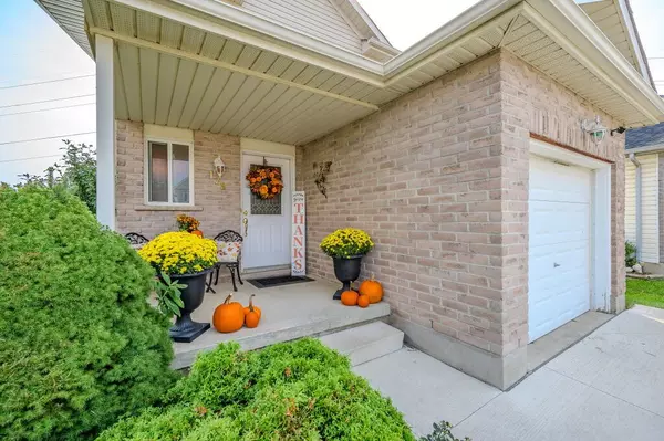 Kitchener, ON N2E 4H3,128 Henhoeffer CRES