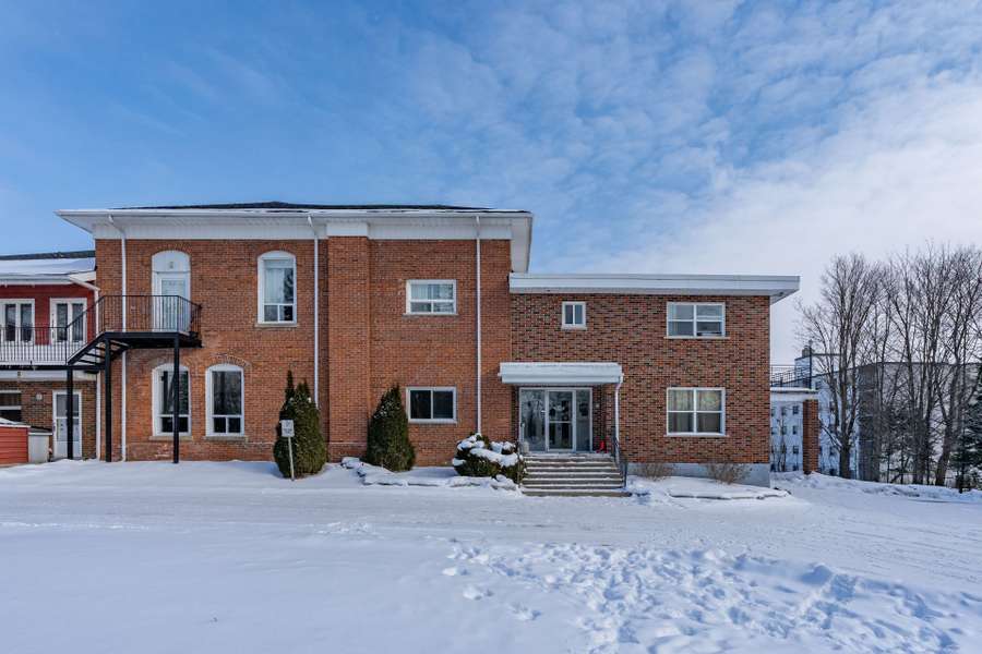 15 Faulkner ST #104, Orangeville, ON L9W 2G4