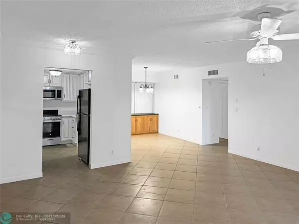 Deerfield Beach, FL 33442,297 Deer Creek Blvd  #1303