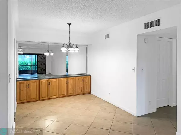 Deerfield Beach, FL 33442,297 Deer Creek Blvd  #1303