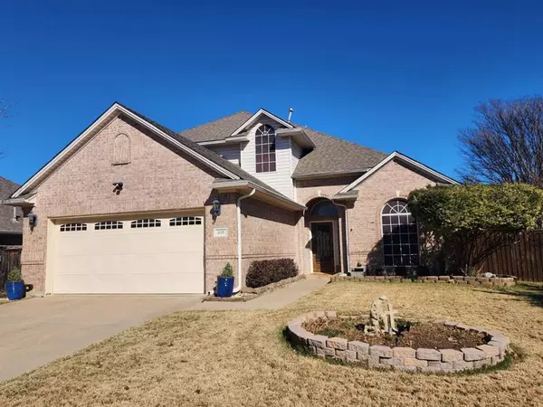 833 Huebner Way, Burleson, TX 76028