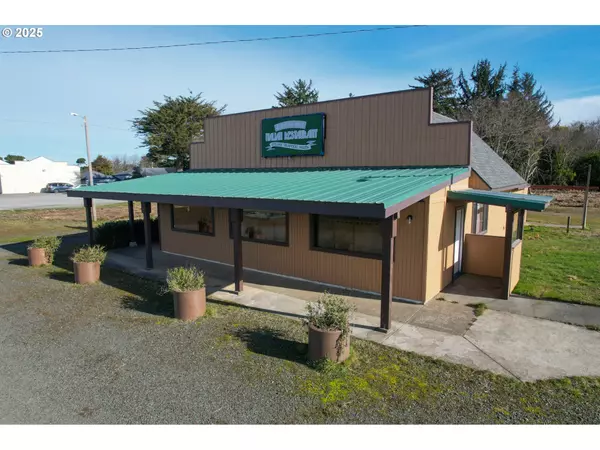 1455 OREGON AVE, Bandon, OR 97411