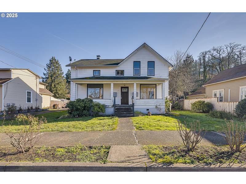 110 CENTER ST, Oregon City, OR 97045