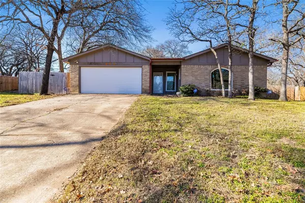 401 Woodlake Circle, Azle, TX 76020