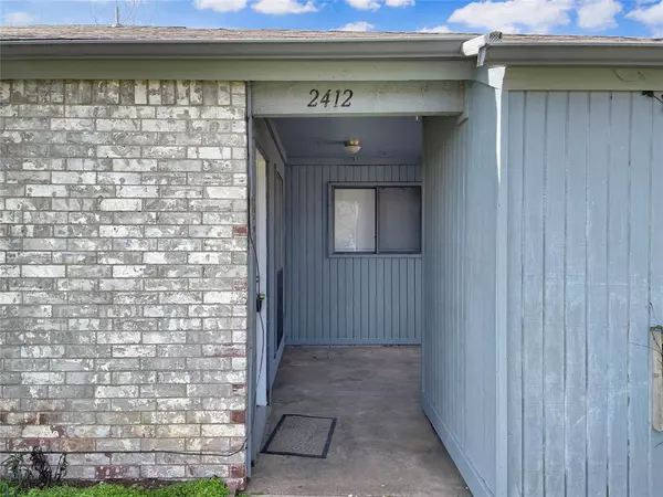 2412 Windy Pine Lane, Arlington, TX 76015