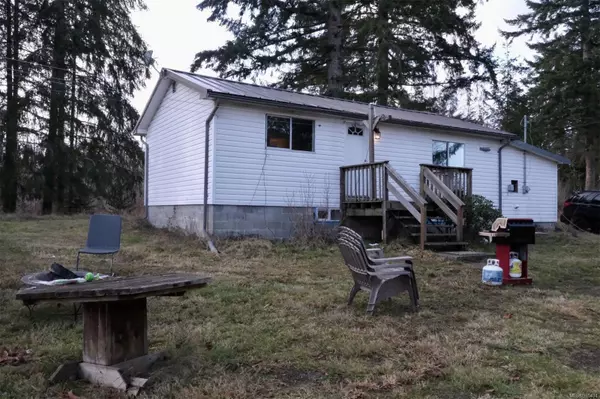 3666 Macaulay Rd, Oyster River, BC V9J 1C7