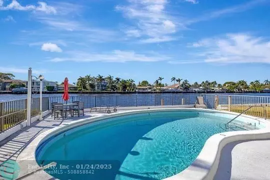 Pompano Beach, FL 33062,615 S Riverside Dr  #9