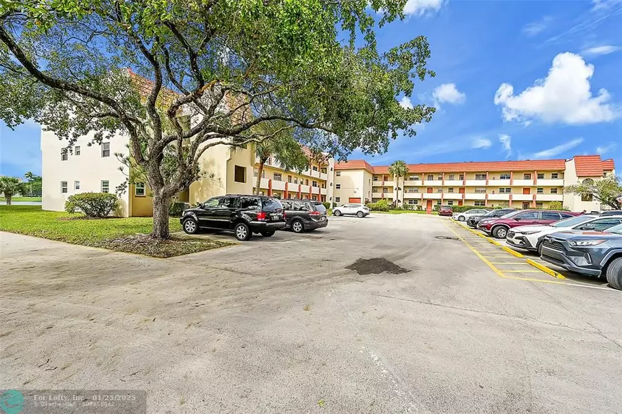 2931 Sunrise Lakes Dr  #301, Sunrise, FL 33322