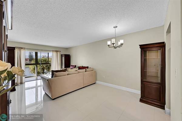 Sunrise, FL 33322,2931 Sunrise Lakes Dr  #301