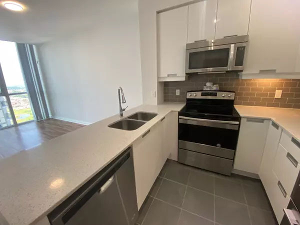 Mississauga, ON L5R 0E4,55 Eglinton AVE W #2108