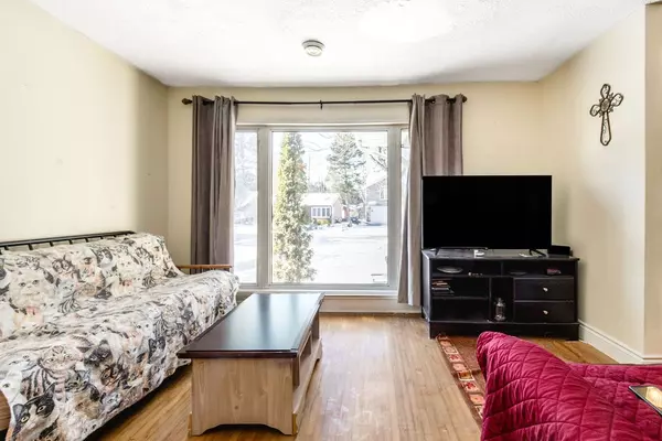 Wasaga Beach, ON L9Z 1Y6,7 47TH ST S