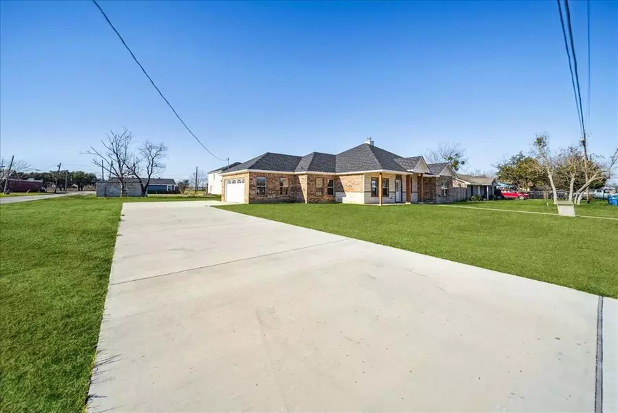 1708 E Dellis, Kaufman, TX 75142