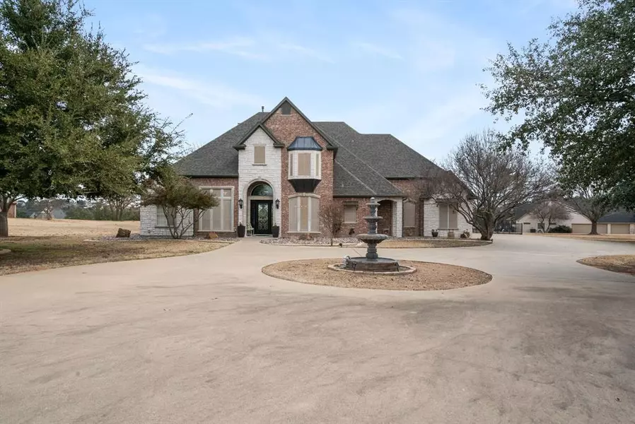 1901 Yucatan Drive, Granbury, TX 76048