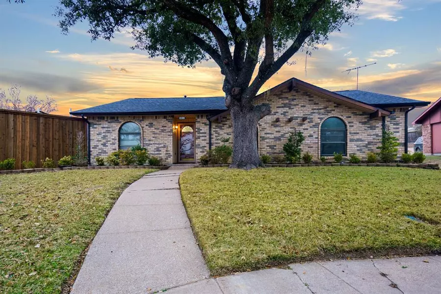 3833 Acorn Green Circle, Garland, TX 75043