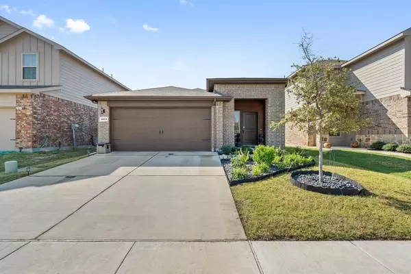 1074 Old Oaks Drive, Forney, TX 75126