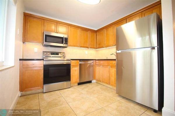 820 NE 28th St  #2, Wilton Manors, FL 33334