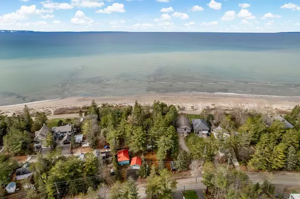 Wasaga Beach, ON L0L 2P3,948 RIVER RD E