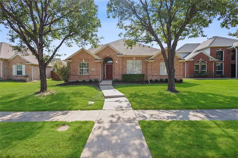 1813 Garrett Drive, Carrollton, TX 75010