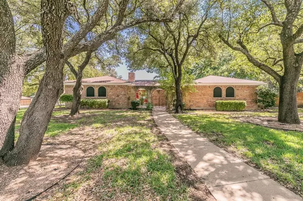 7837 Skylake Drive, Fort Worth, TX 76179