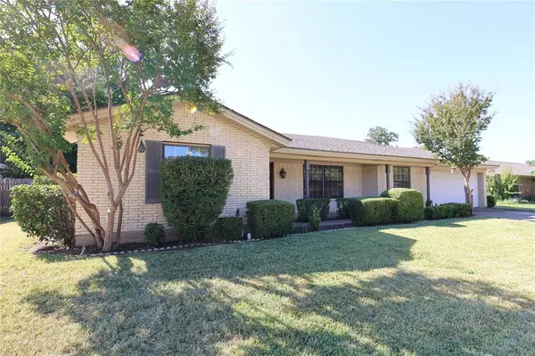 Hurst, TX 76054,417 W Pleasantview