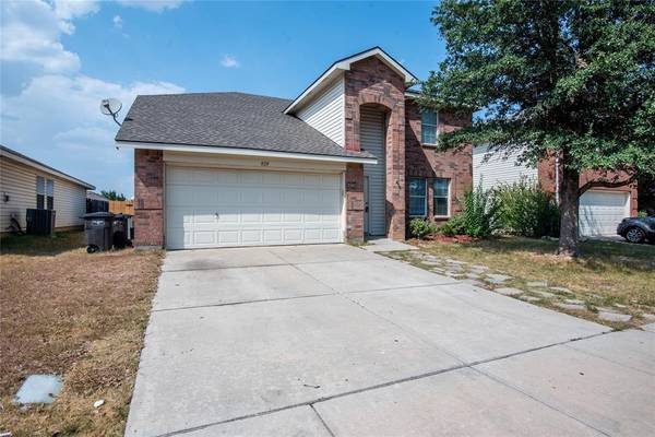 828 Rio Bravo Drive, Fort Worth, TX 76052