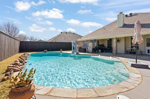 704 Snapper Drive, Burleson, TX 76028