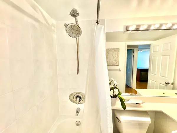 28 Harrison Garden BLVD #312, Toronto C14, ON M2N 7B5