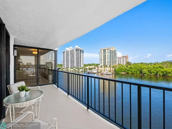 Fort Lauderdale, FL 33304,936 Intracoastal Dr  #6H