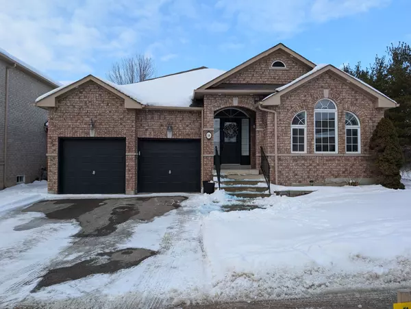 16 Imperial Crown LN, Barrie, ON L4N 0T4