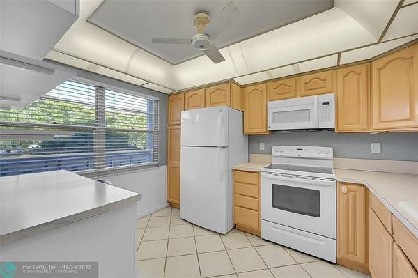 3002 Portofino Isle  #J2, Coconut Creek, FL 33066