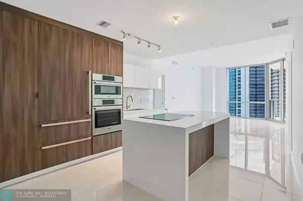 851 NE 1st Ave  #3207, Miami, FL 33132