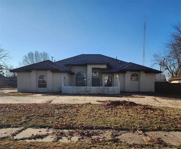 415 Country Club Drive, Holdenville, OK 74848