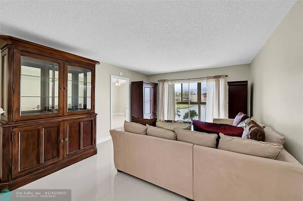 Sunrise, FL 33322,2931 Sunrise Lakes Dr  #301