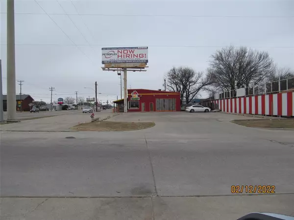 Gainesville, TX 76240,409 W HWY 82 Highway