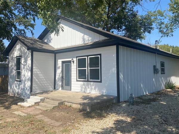 1007 E Broadway Street, Gainesville, TX 76240