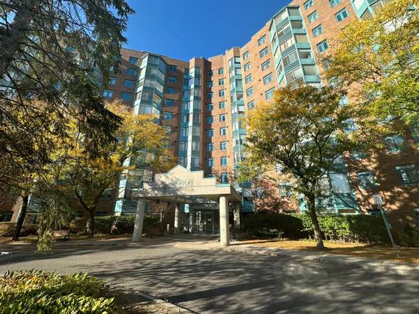 1025 Grenon AVE #813, Britannia Heights - Queensway Terrace N And Area, ON K2B 8S5