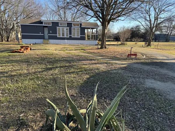 715 Atkinson Street, Blooming Grove, TX 76626