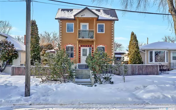 903 H AVENUE S, Saskatoon, SK S7M 1X4