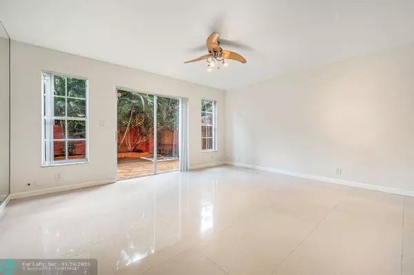 Fort Lauderdale, FL 33311,670 Tennis Club Dr  #107