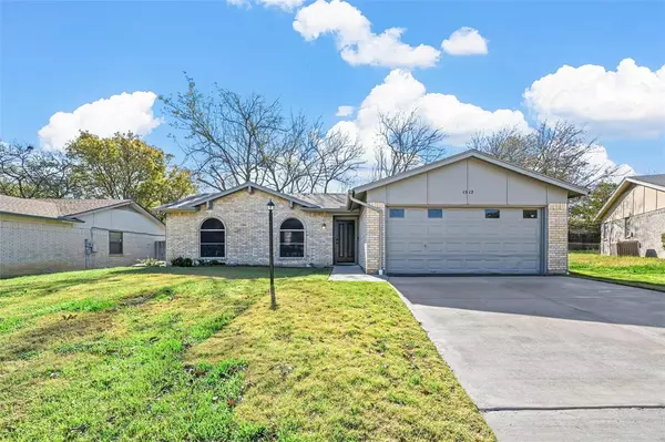 1512 Vanderbilt Drive, Arlington, TX 76014