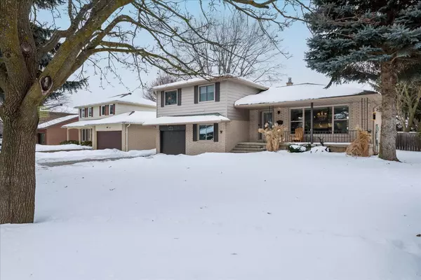 37 PEACOCK LN, Simcoe, ON L4N 3R7