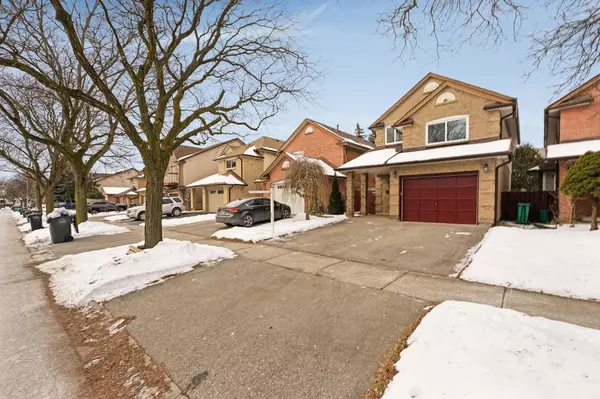 52 GARDEN AVE, Brampton, ON L6X 1M6