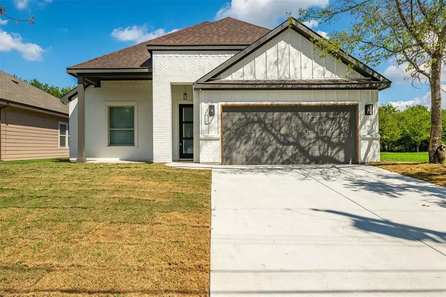 3733 Waldorf Street, Fort Worth, TX 76119