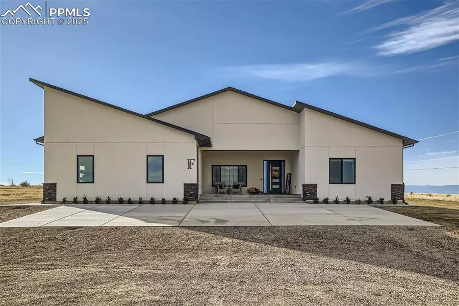 1552 E Blue Mesa LN, Pueblo, CO 81007