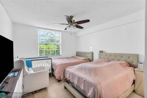 Hollywood, FL 33020,1900 Van Buren St  #301B