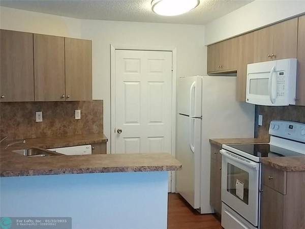 Sunrise, FL 33322,9999 Summerbreeze Dr  #917