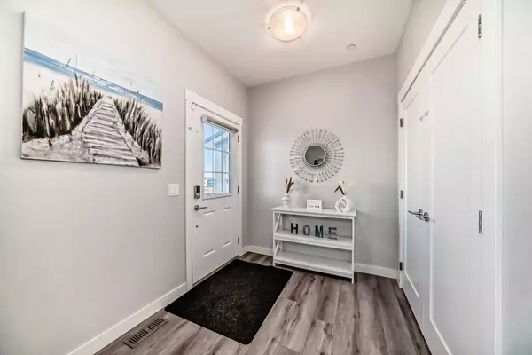 Calgary, AB T3P 1N1,211 148 AVE NW