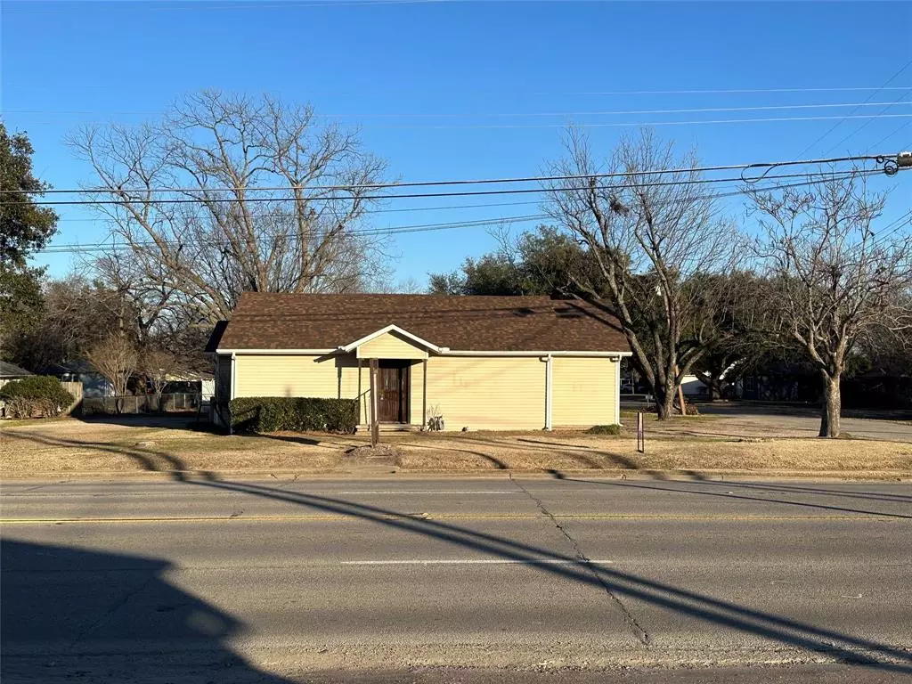 Kaufman, TX 75142,1407 S Washington Street