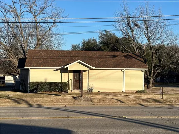 Kaufman, TX 75142,1407 S Washington Street